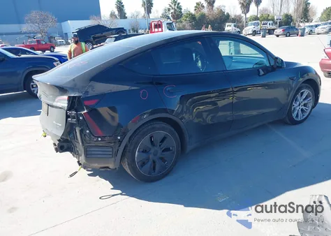 2021 Tesla Model Y Long Range Dual Motor All-Wheel Drive z USA, uszkodzony, nr VIN 5YJYGAEEXMF256906